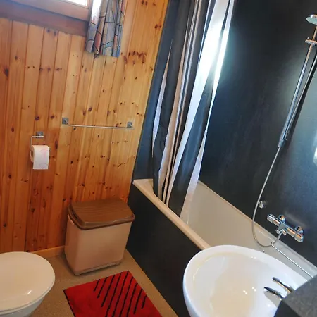 Cozy, Wooden With Deck Tatil Evi Heure
