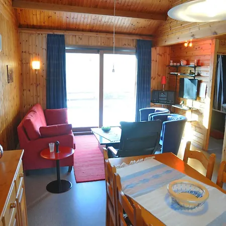 Cozy, Wooden With Deck بيت للعطل