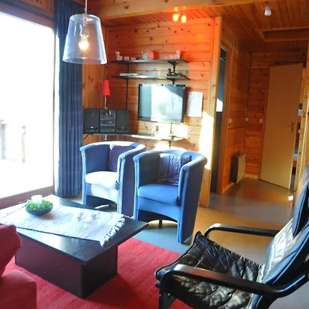 بيت للعطل Cozy, Wooden With Deck *