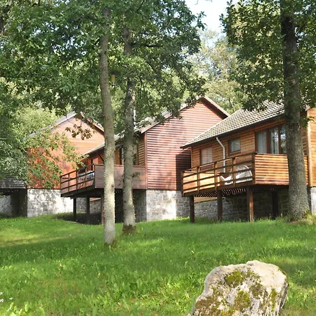 Cozy, Wooden With Deck * Heure